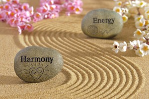 Sten med skriften Harmony og Energy